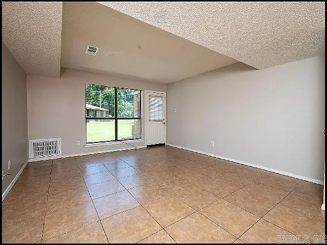 705 S Spring St — Photo 2