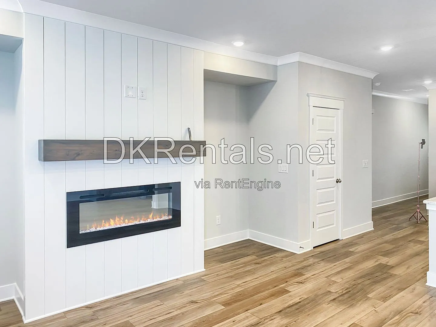 3 bed, 2.5 bath, 1900 sqft, $2,200 — Photo 3