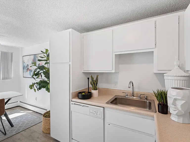 Mohawk Green Apartments — Photo 4