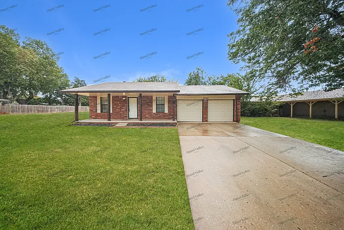 3304 Eastwood Cir