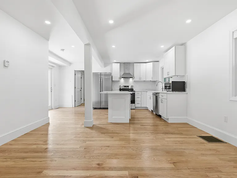 35 Williams St — Photo 19