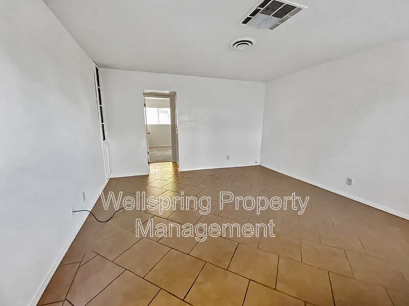 2 bed, 1.0 bath, 770 sqft, $900 — Photo 3