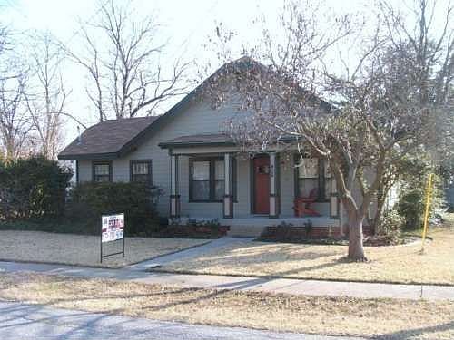 1st image of 406 W Ash St