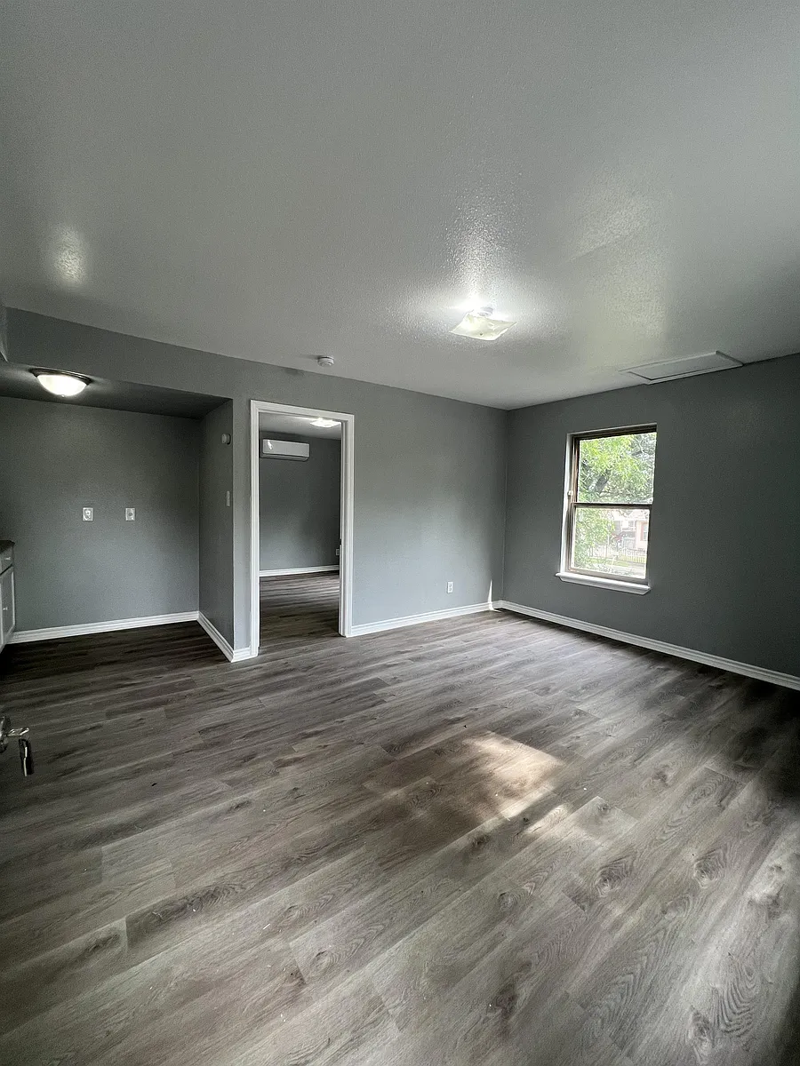 Building Photo - 1723 W Mayfield Blvd #4