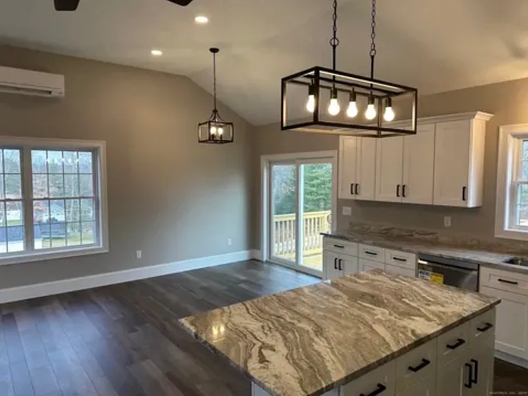 71 Donovan Dr — Photo 9