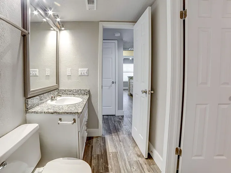 Waterside Apartments Tulsa — Photo 18