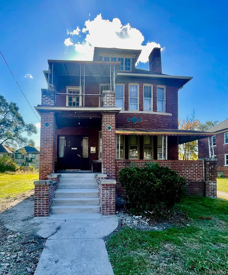 1705 Calvert St photo 1