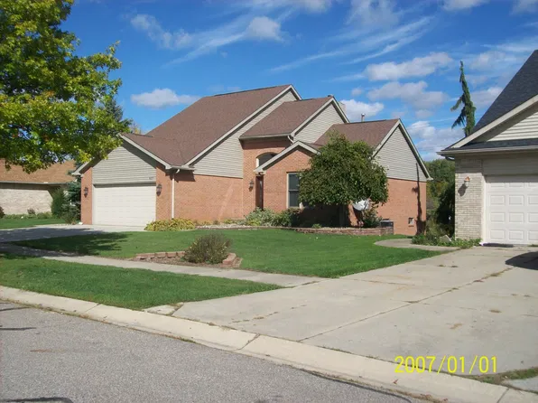 627 Old Farm Ln, Lapeer, MI 48446