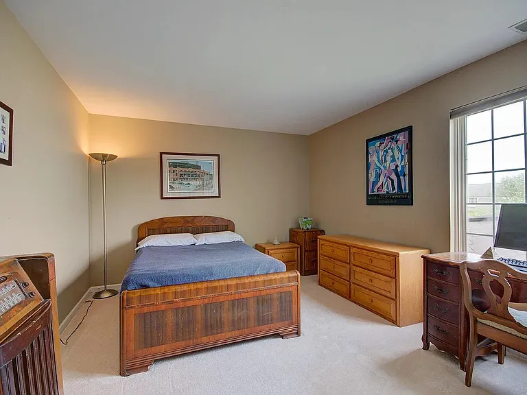 725 Blossom Ct — Photo 9