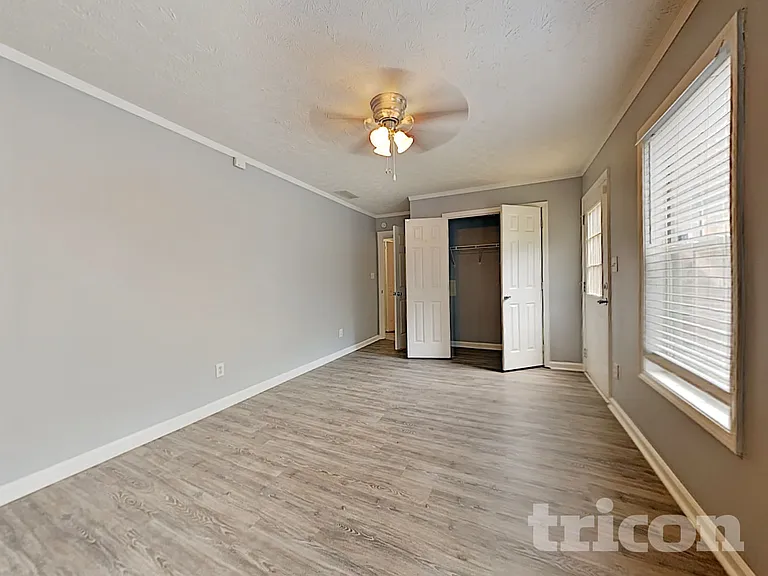 726 Westbury Dr — Photo 29