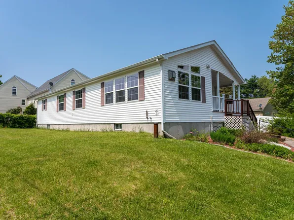 8 Gilman Street, Rollinsford, NH 03869