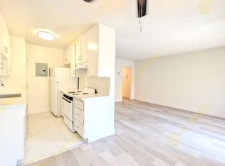 11852 Rochester Ave #8, Los Angeles, CA 90025
