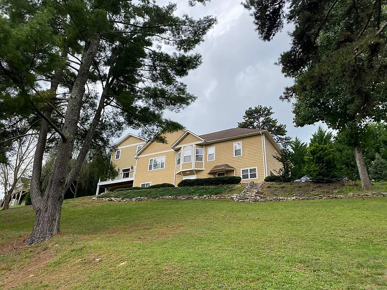 170 S Willow Brook Dr — Photo 2