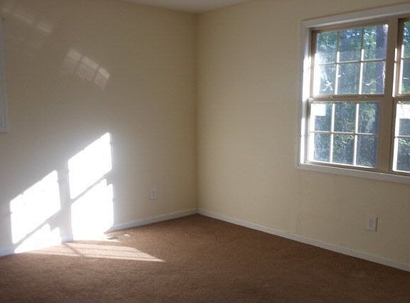 5th image of 163 Charles Dr