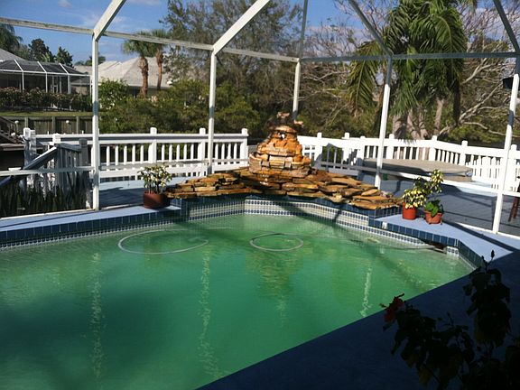 Pool w/ Fountain