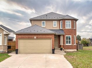 113 Dulgaren St, Hamilton, ON L8W3Y8