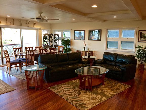 Open floor plan, great for entertaining