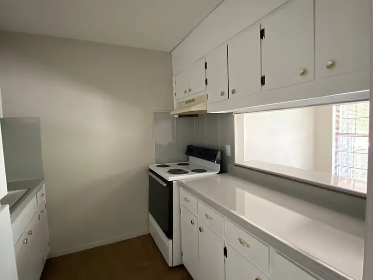 301 E Choccolocco St — Photo 2