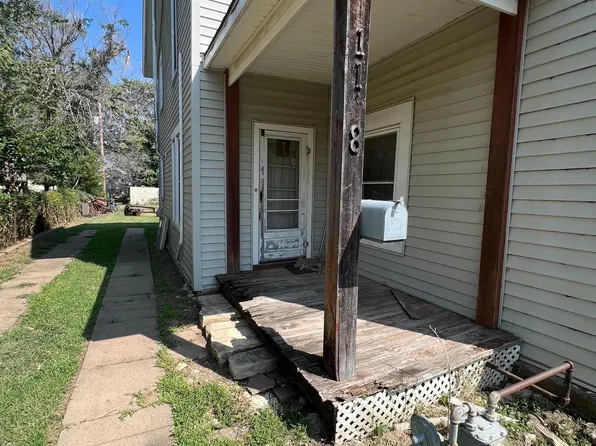 1108 S 2nd St, Arkansas City, KS 67005