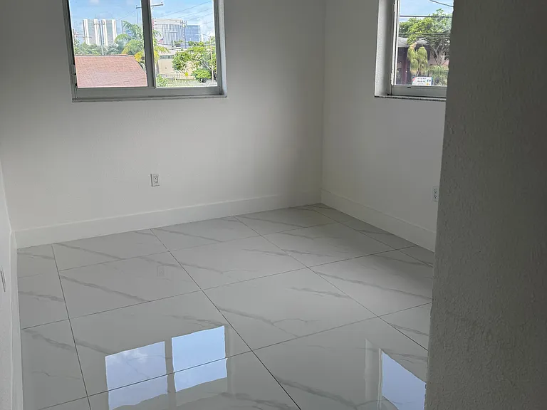 901 NW 28th St #9 — Photo 7