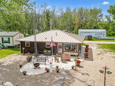 66 W Waldron Lake Dr, Wawaka, IN, 46794
