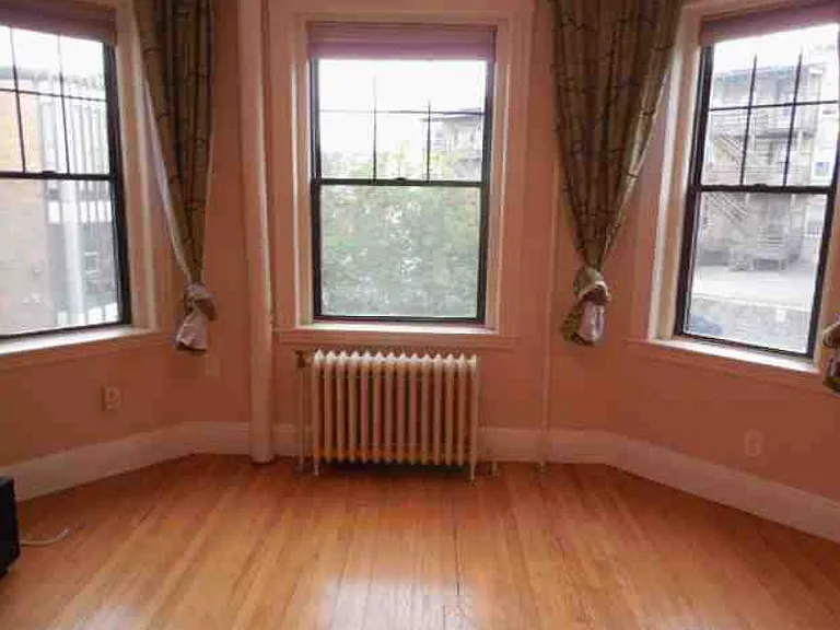 6 Sutherland Rd #33 — Photo 4