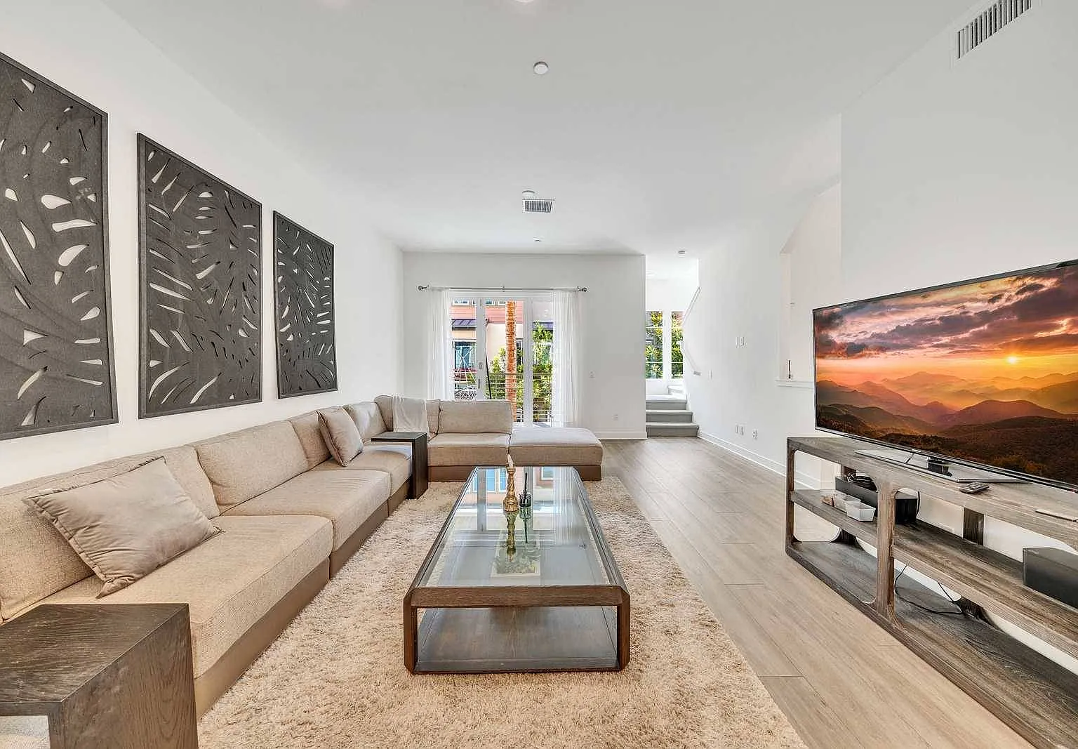 2 bed, 2.5 bath, 1506 sqft, $8,000 — Photo 2