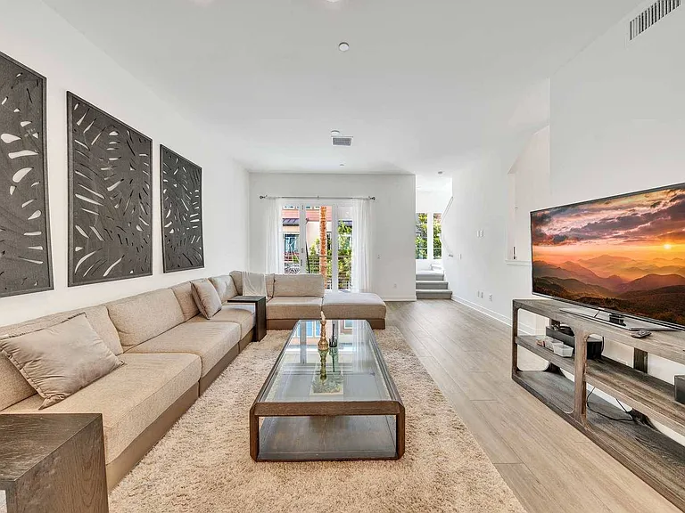 769 Doheny Way — Photo 2