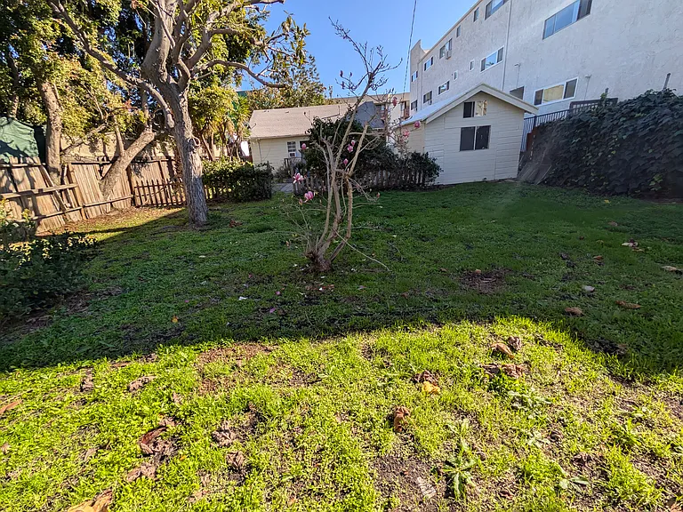 849 N West Knoll Dr — Photo 49