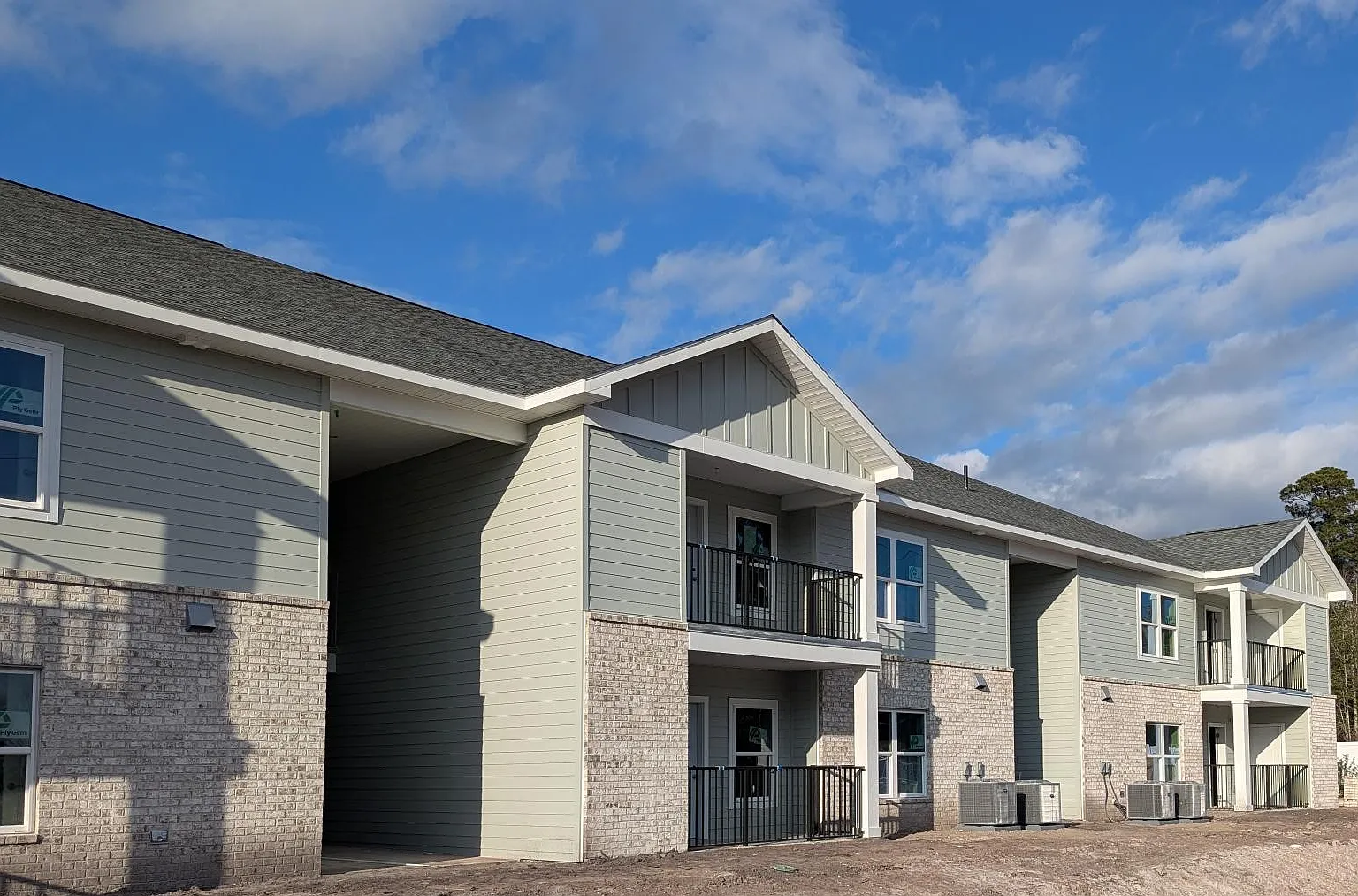 Waterford Apartments — Photo 2