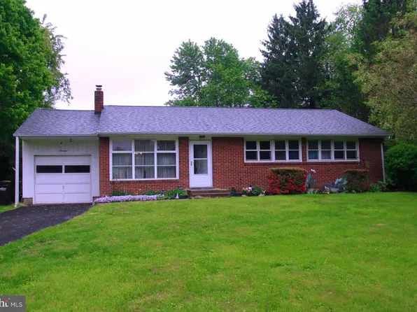 19 El Jan Dr, Doylestown, PA 18901