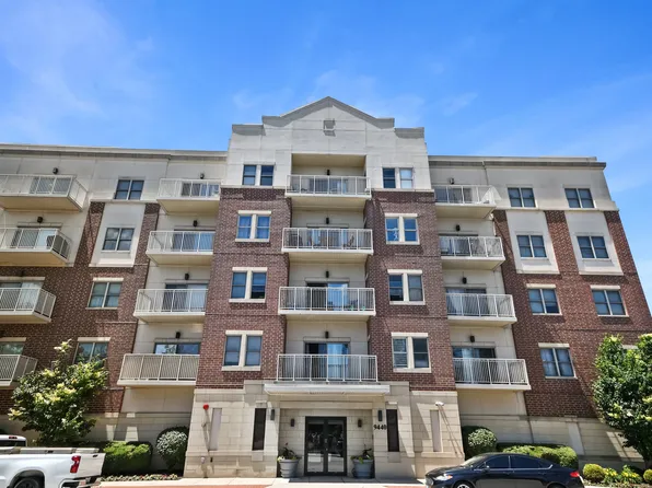 9440 S 51st Ave APT 211, Oak Lawn, IL 60453