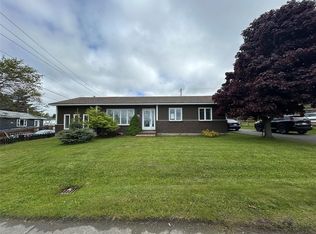 176 Main St, Grand Falls Windsor, NL A2B1A2