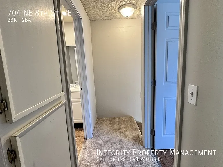704 NE 8th St #E — Photo 16