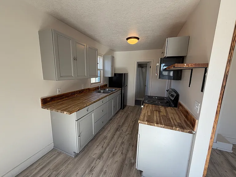 903 State St #4 — Photo 7