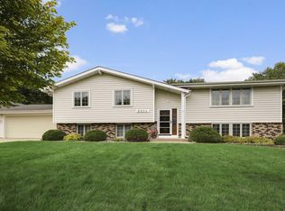 2904 W 135th St, Burnsville, MN 55337