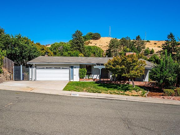 3rd image of 2910 Doidge Avenue