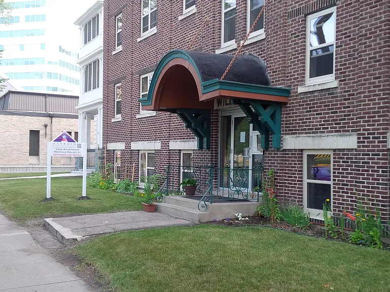 75 Kennedy St — Photo 3