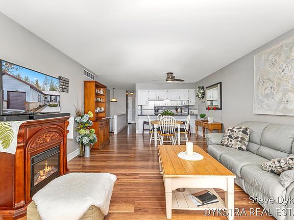 4th image of 2144 Terrace Van Dr NE