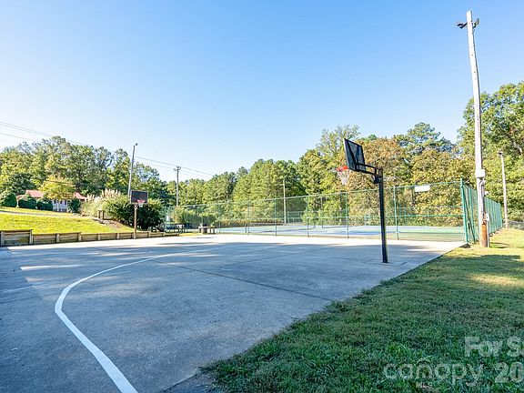 5th image of 176 Arrowhead Ln