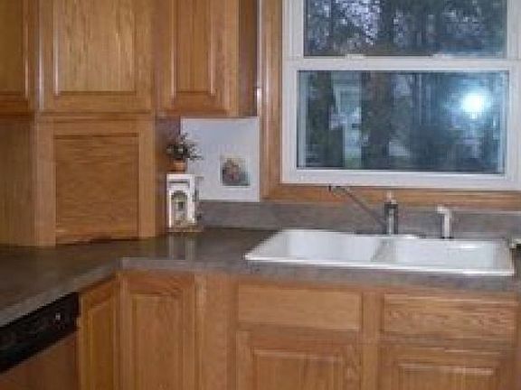 4th image of 551 McEntee Dr