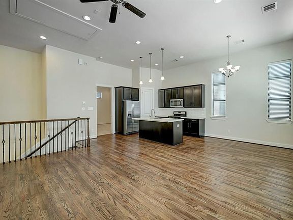 4th image of 82 N Hutcheson St