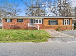 601 Avon Dr, Spartanburg, SC 29303