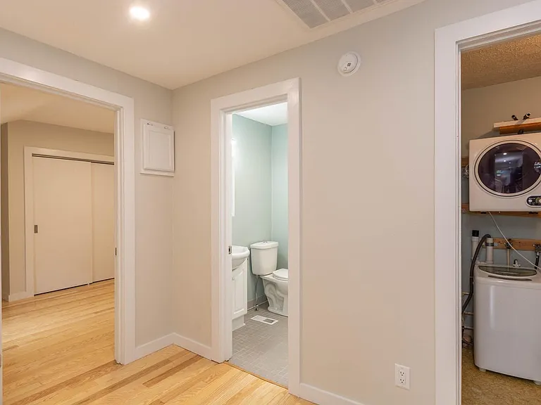 208 S Rogers St — Photo 8