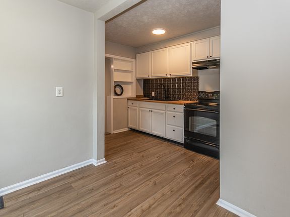 4th image of 1707 N Leland Ave