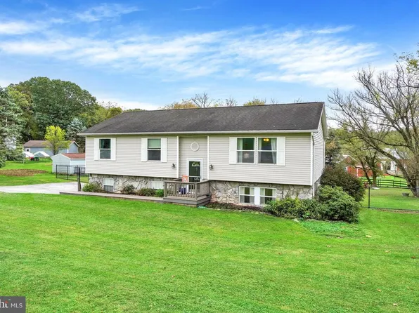 4422 Walters Hatchery Rd, Spring Grove, PA 17362