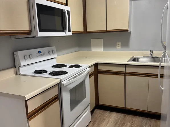 1599 Braley Rd APT 65, New Bedford, MA 02745