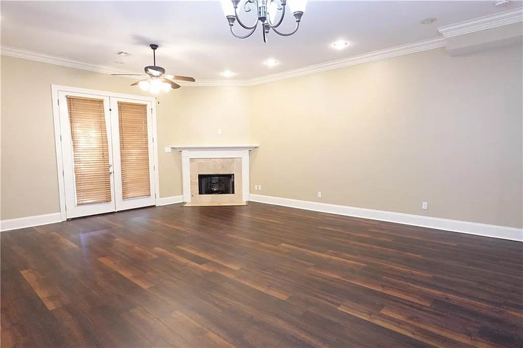 3 bed, 2.5 bath, 2293 sqft, $3,100 — Photo 3