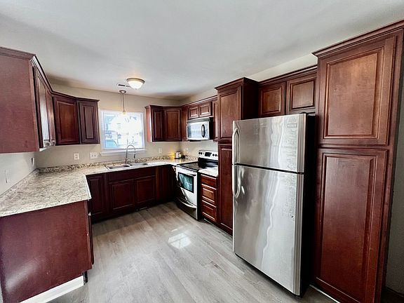 3rd image of 2126 Keller Ave APT A