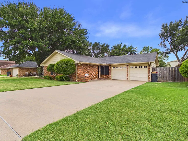 4844 Matterhorn Dr — Photo 2